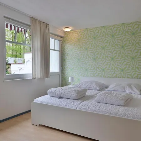 Leuchtturm Im Ostseeidyll Am Waldrand *