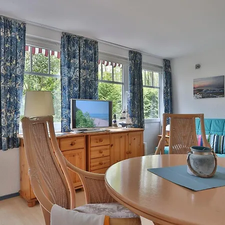 Leuchtturm Im Ostseeidyll Am Waldrand